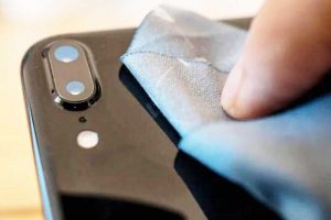 Cara Membersihkan Lensa HP dan Perawatannya (photos with phones.com)