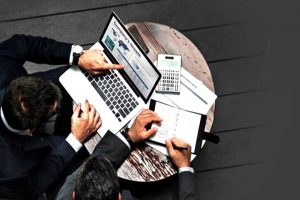 Cara Menjadi Pengusaha Sukses di Masa Muda (gambar oleh freepik.com)