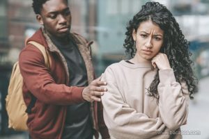 Manghadapi pasangan atau pacar yang punya kebiasaan ingkar janji karena terbiasa tidak menepati