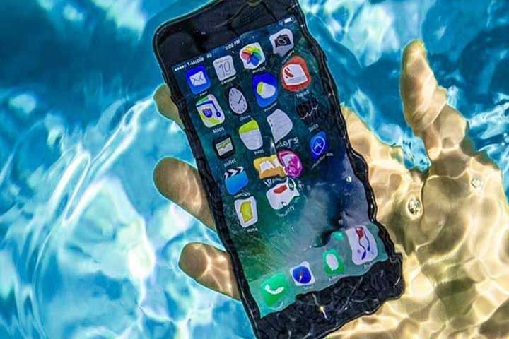 Cara Mengatasi Hp Kemasukan Air Dengan Langkah yang Tepat (tokopedia.com)