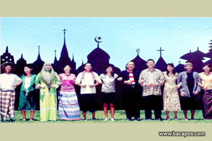 Pengertian atau perbedaan agama dan budaya contoh hubungan keduanya